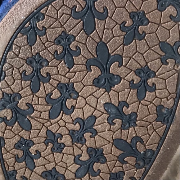 New Royal Blue Suede Sofft MaryJanes. 6.5. - Picture 4 of 9